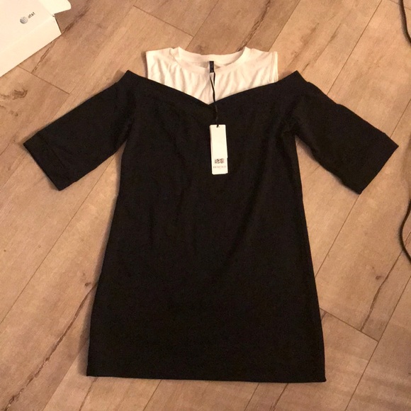 Dresses & Skirts - 💵 NEED GONE!! Cold shoulder dress